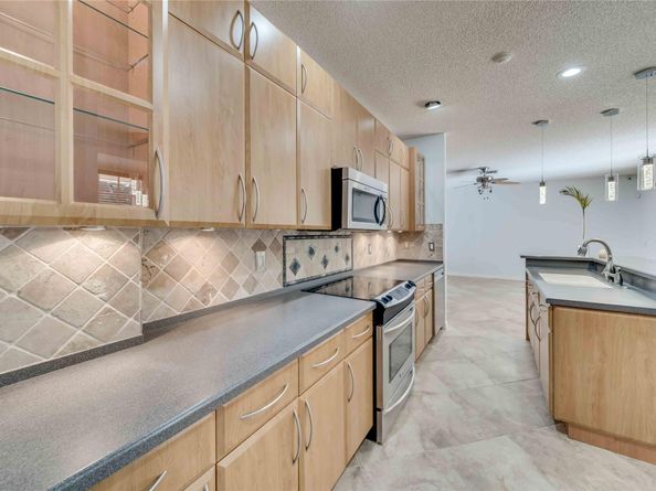 550 Slippery Rock Rd, Weston FL 33327