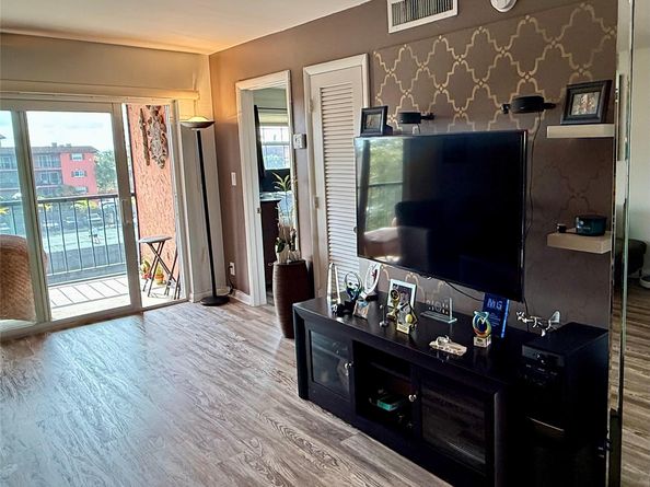 610 Tennis Club Dr 408, Fort Lauderdale FL 33311