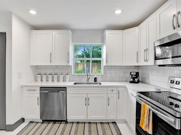 4450 NE 15th Terr, Oakland Park FL 33334