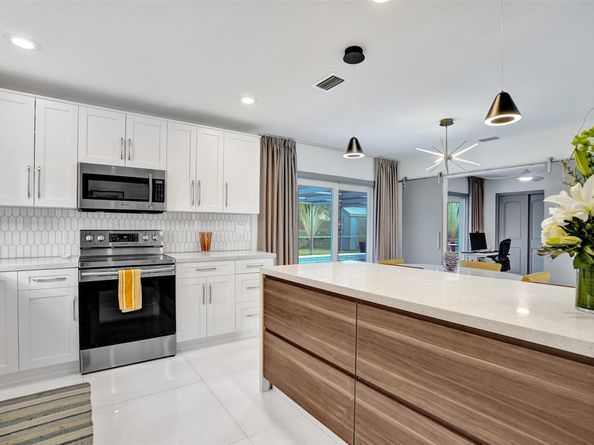 4450 NE 15th Terr, Oakland Park FL 33334