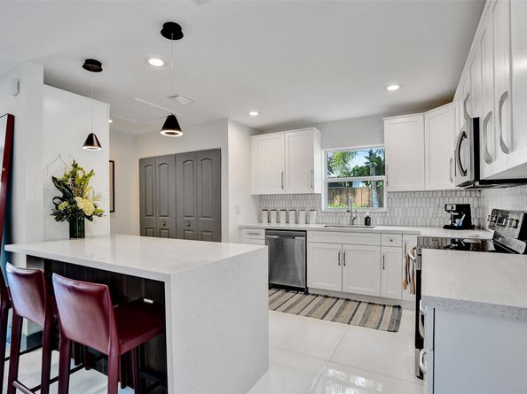 4450 NE 15th Terr, Oakland Park FL 33334