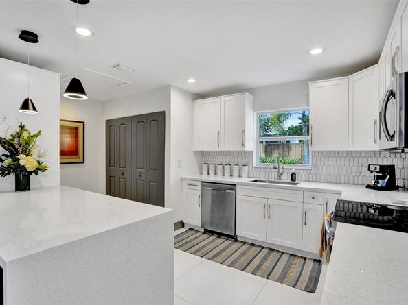 4450 NE 15th Terr, Oakland Park FL 33334