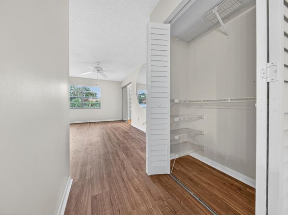 9187 Norte Lago 5i, Boca Raton FL 33428