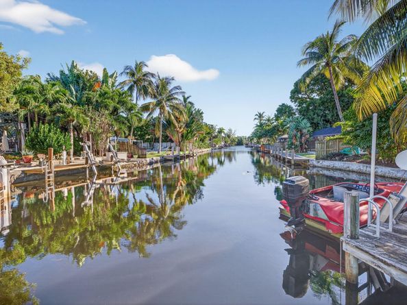 1570 NE 30th Pl, Oakland Park FL 33334