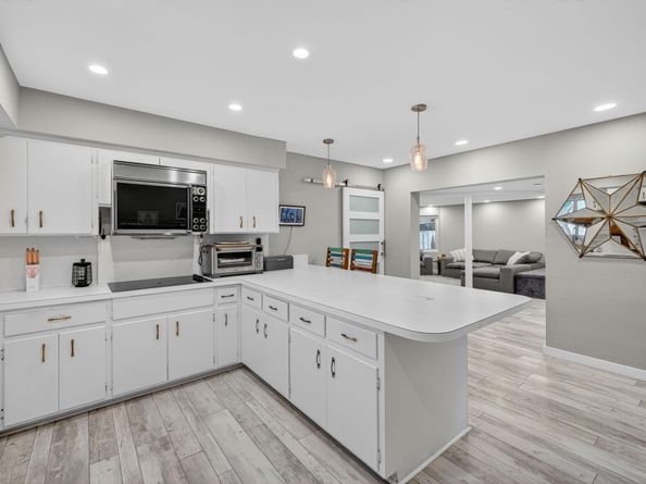 1570 NE 30th Pl, Oakland Park FL 33334