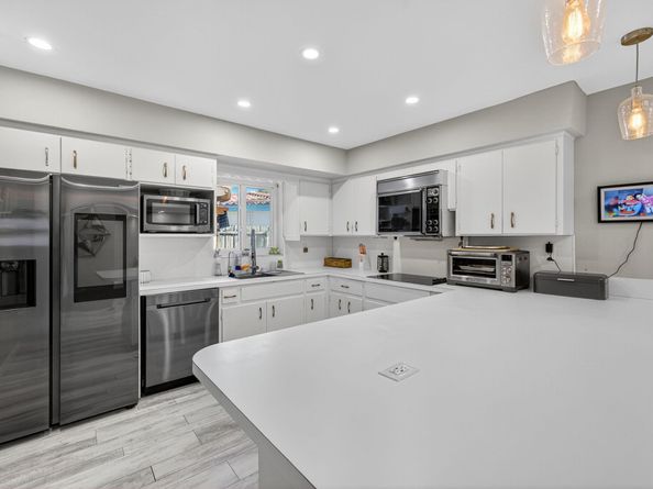 1570 NE 30th Pl, Oakland Park FL 33334