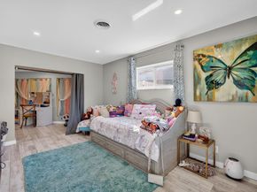 1570 NE 30th Pl, Oakland Park FL 33334