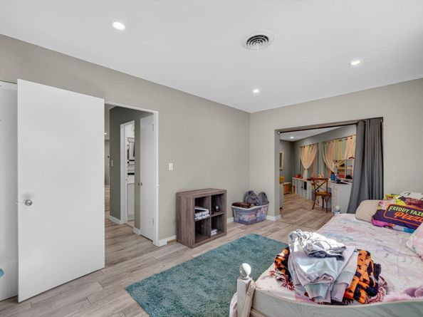 1570 NE 30th Pl, Oakland Park FL 33334