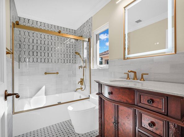 56 Fiesta Way, Fort Lauderdale FL 33301