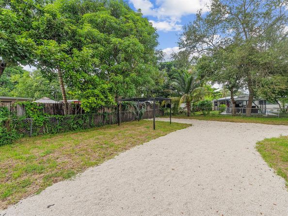 1005 NW 123rd St, North Miami FL 33168