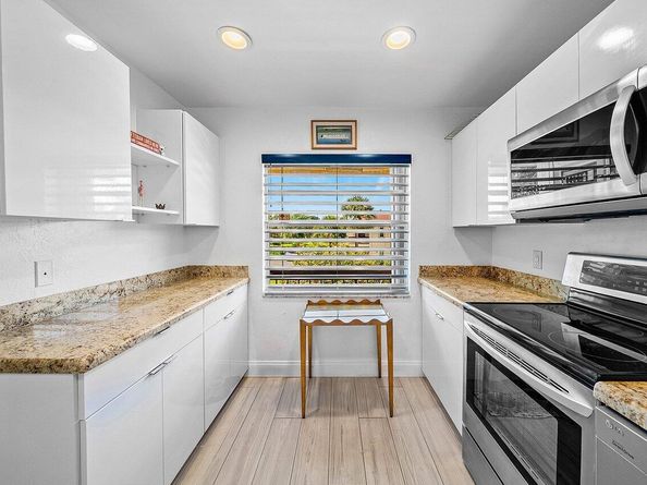 7920 Eastlake Drive 19B, Boca Raton FL 33433