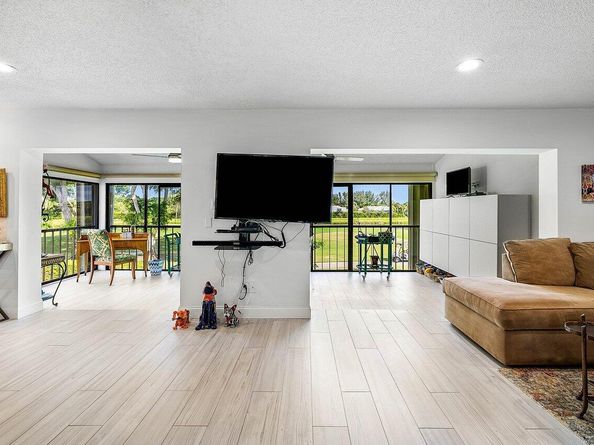 7920 Eastlake Drive 19B, Boca Raton FL 33433