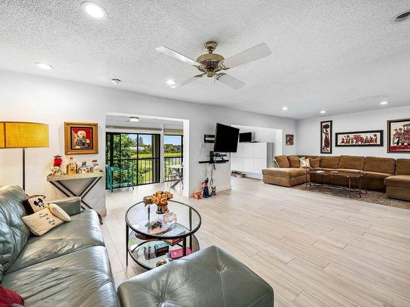 7920 Eastlake Drive 19B, Boca Raton FL 33433