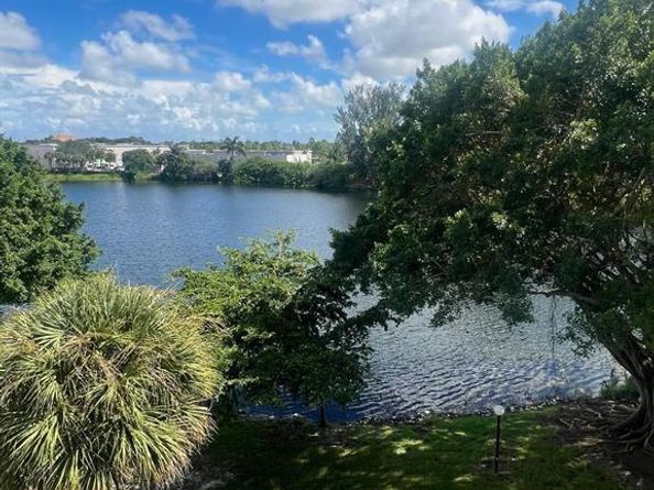 3280 Spanish Moss Ter 209, Lauderhill FL 33319