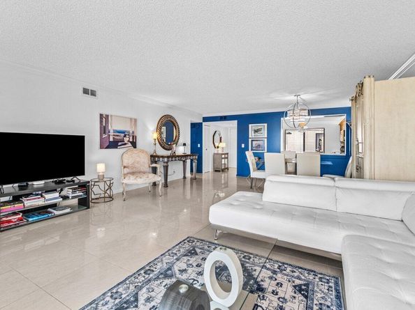 5589 Fairway Park Drive 202, Boynton Beach FL 33437