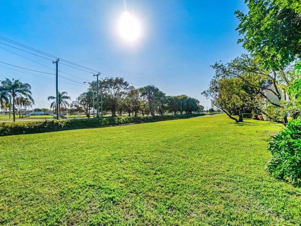 5589 Fairway Park Drive 202, Boynton Beach FL 33437