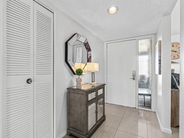 5589 Fairway Park Drive 202, Boynton Beach FL 33437