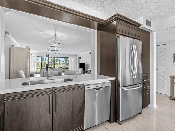 5589 Fairway Park Drive 202, Boynton Beach FL 33437