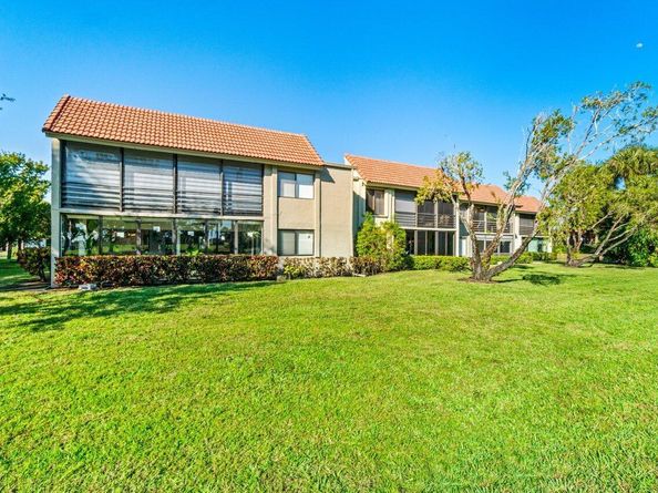 5589 Fairway Park Drive 202, Boynton Beach FL 33437