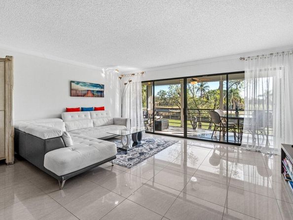 5589 Fairway Park Drive 202, Boynton Beach FL 33437