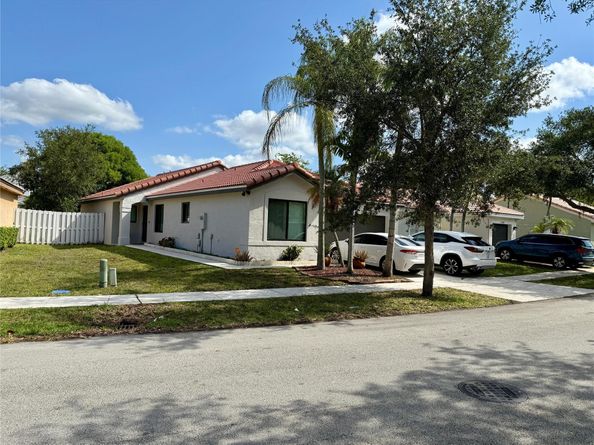 17673 SW 19th St, Miramar FL 33029