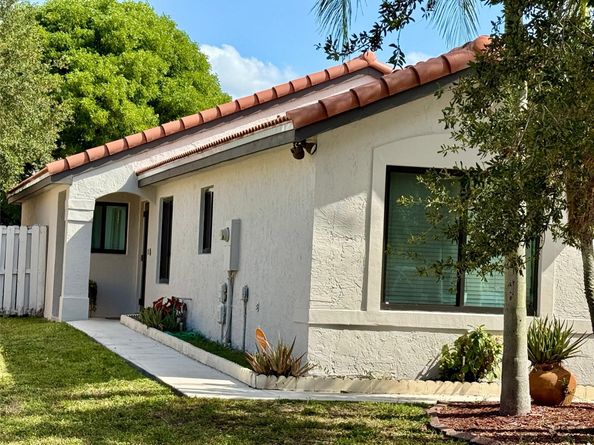 17673 SW 19th St, Miramar FL 33029