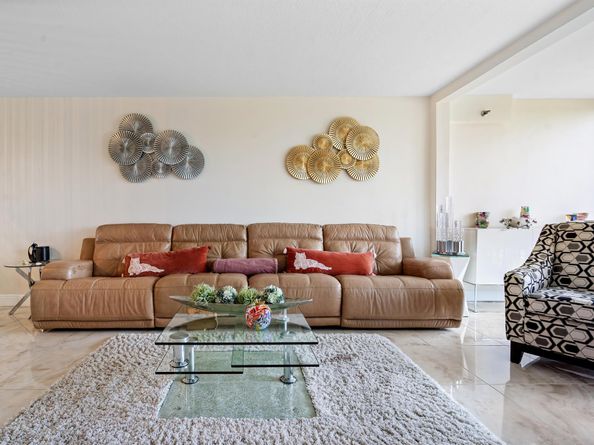 7290 Kinghurst Drive 607, Delray Beach FL 33446