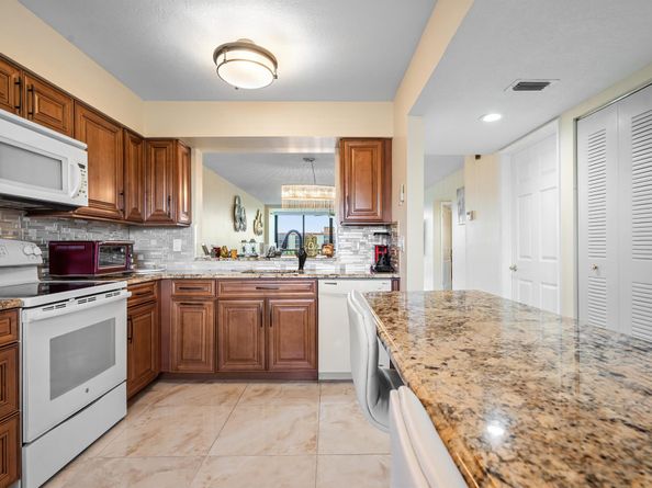 7290 Kinghurst Drive 607, Delray Beach FL 33446