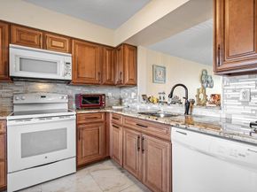 7290 Kinghurst Drive 607, Delray Beach FL 33446