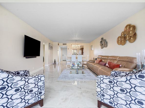 7290 Kinghurst Drive 607, Delray Beach FL 33446