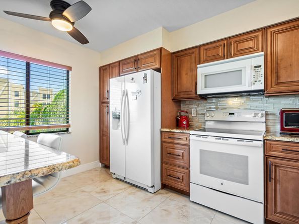 7290 Kinghurst Drive 607, Delray Beach FL 33446