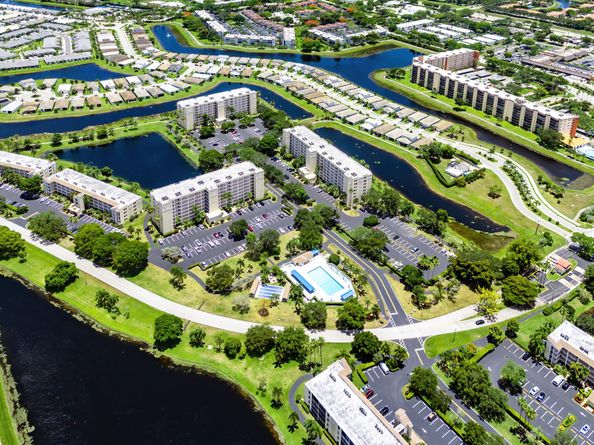 7290 Kinghurst Drive 607, Delray Beach FL 33446