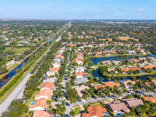 560 NW 110th Ave, Plantation FL 33324