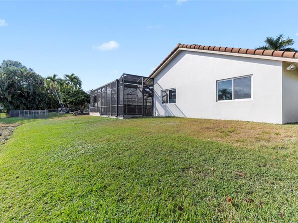 560 NW 110th Ave, Plantation FL 33324