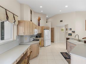 560 NW 110th Ave, Plantation FL 33324