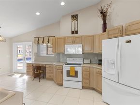 560 NW 110th Ave, Plantation FL 33324