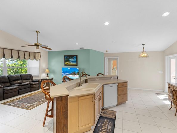 560 NW 110th Ave, Plantation FL 33324