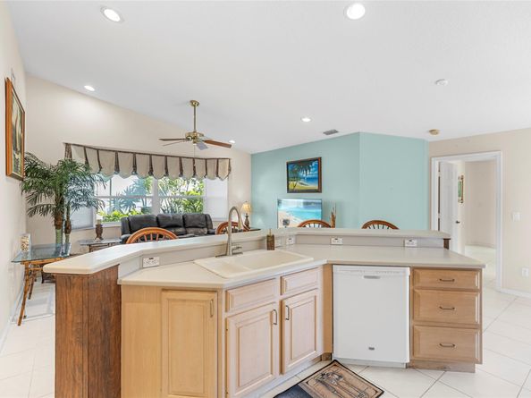 560 NW 110th Ave, Plantation FL 33324