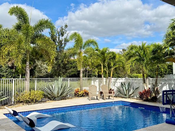 8655 NW 39th Court, Coral Springs FL 33065