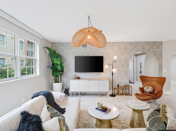 235 NE 1st Street 411, Delray Beach FL 33444