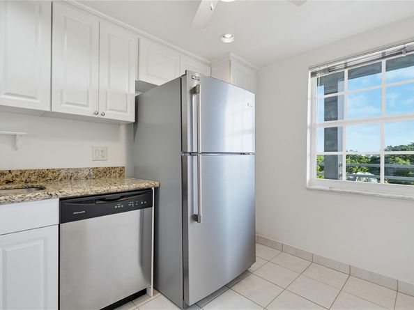 575 Oaks Ln 608, Pompano Beach FL 33069