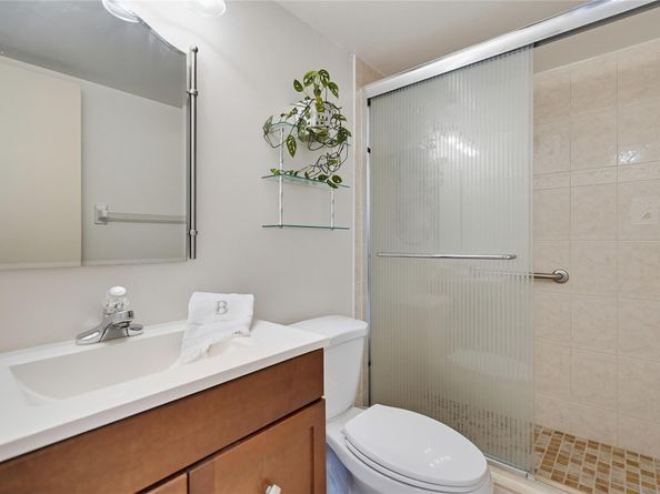 575 Oaks Ln 608, Pompano Beach FL 33069