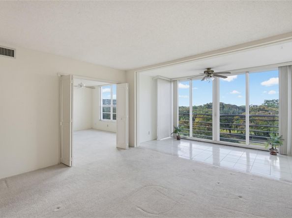 575 Oaks Ln 608, Pompano Beach FL 33069