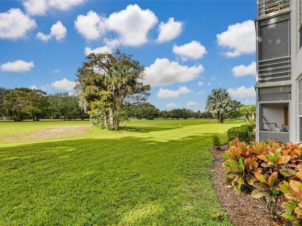 575 Oaks Ln 608, Pompano Beach FL 33069