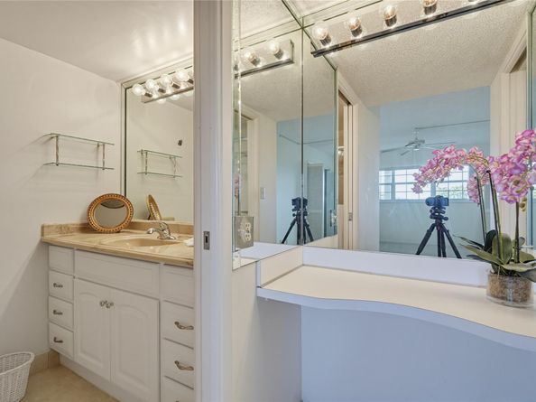 575 Oaks Ln 608, Pompano Beach FL 33069