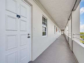 575 Oaks Ln 608, Pompano Beach FL 33069