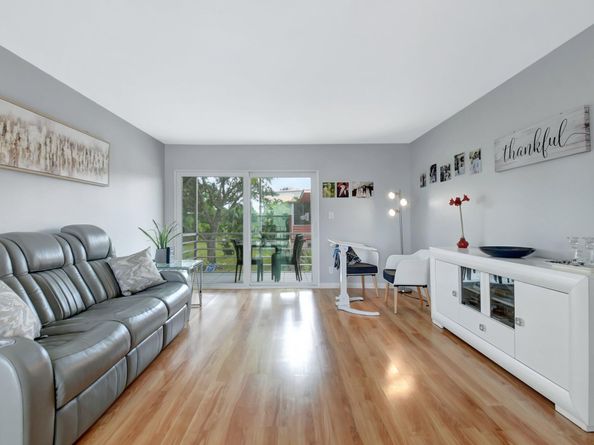 24 Golfs Edge F, West Palm Beach FL 33417