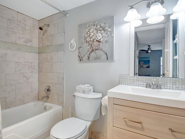 24 Golfs Edge F, West Palm Beach FL 33417