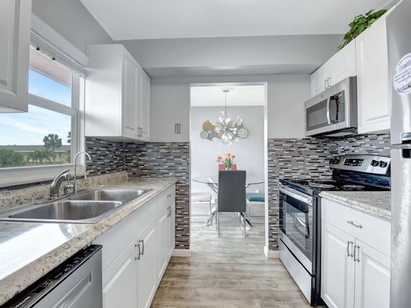 24 Golfs Edge F, West Palm Beach FL 33417