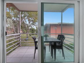 24 Golfs Edge F, West Palm Beach FL 33417